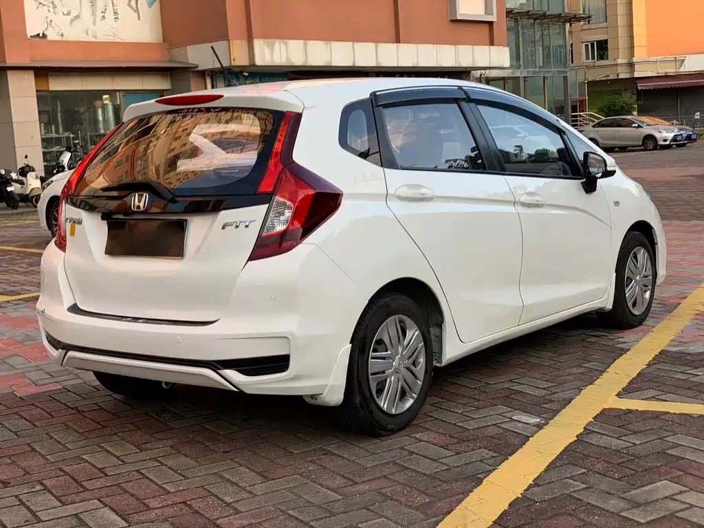 Honda Fit — миниатюра 6