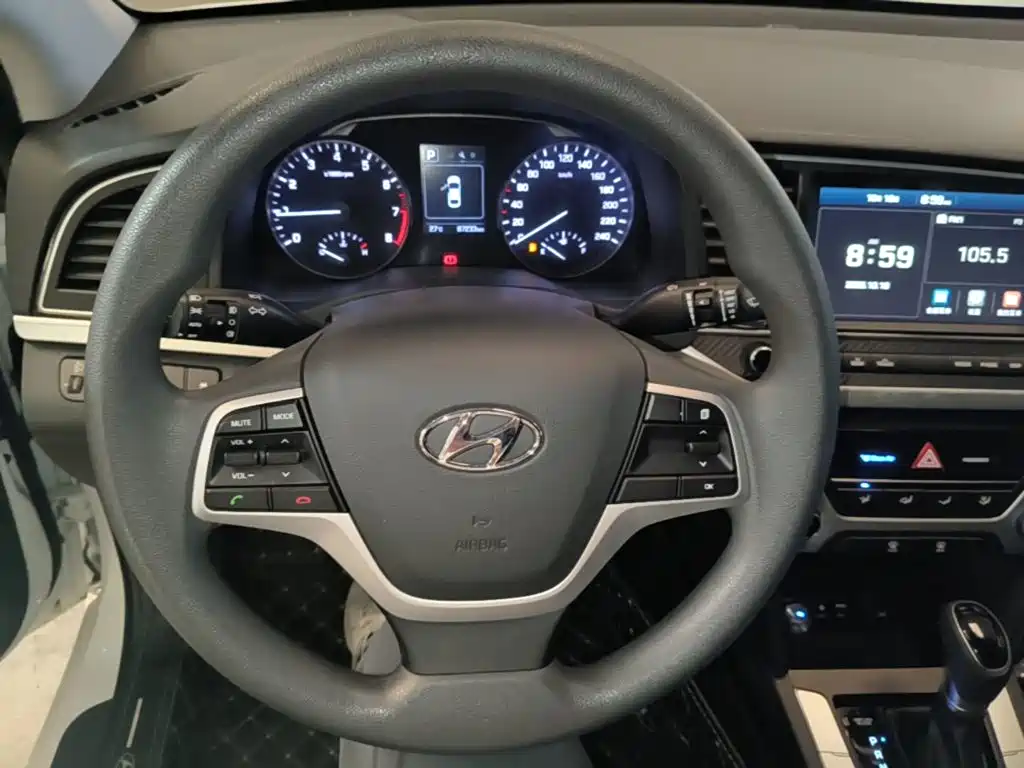 Hyundai Elantra — миниатюра 11