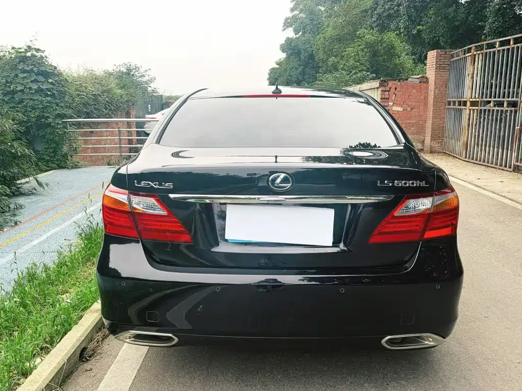 Lexus LS — миниатюра 9