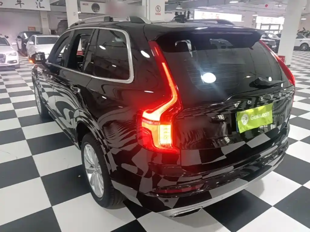 Volvo XC90 2017 T6 5 мест