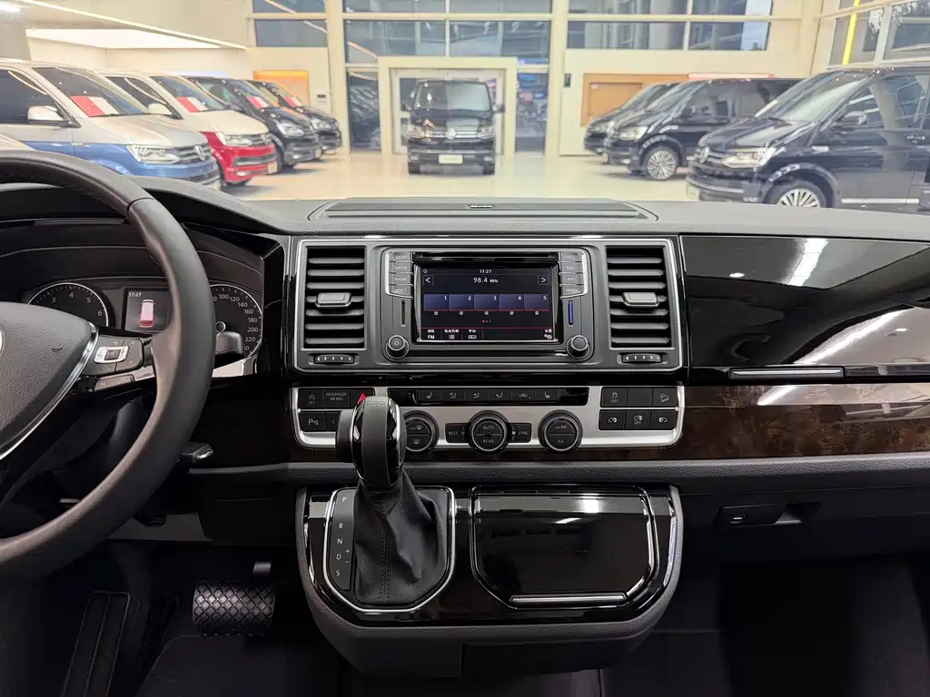 Volkswagen Multivan — миниатюра 24