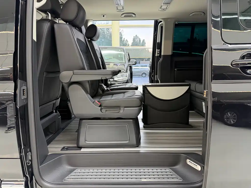 Volkswagen Multivan — миниатюра 9
