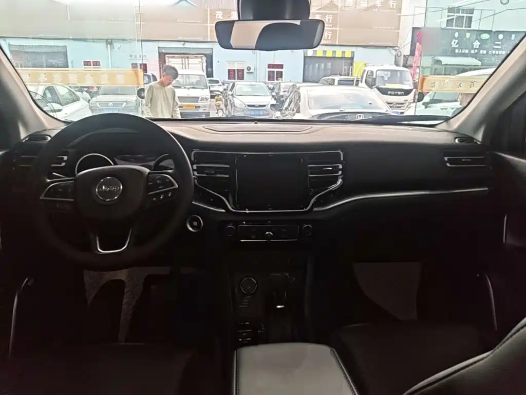 Jeep Grand Commander — миниатюра 10