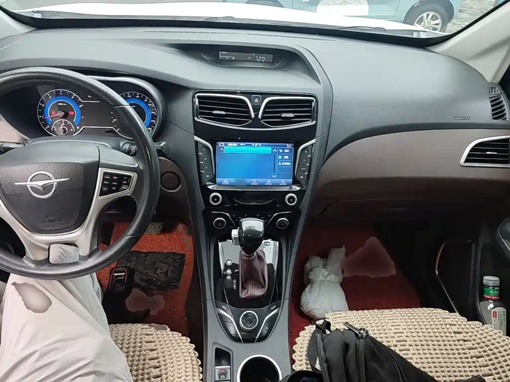 Haima Familia MPV — миниатюра 10