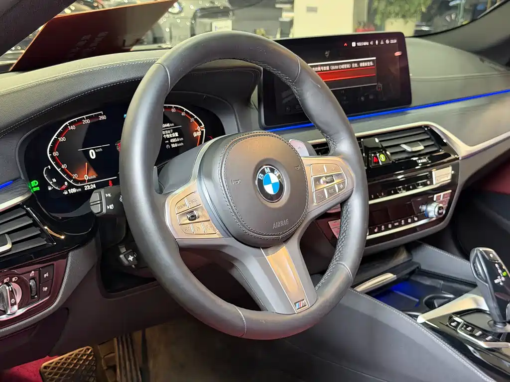 BMW 5 Series — миниатюра 7