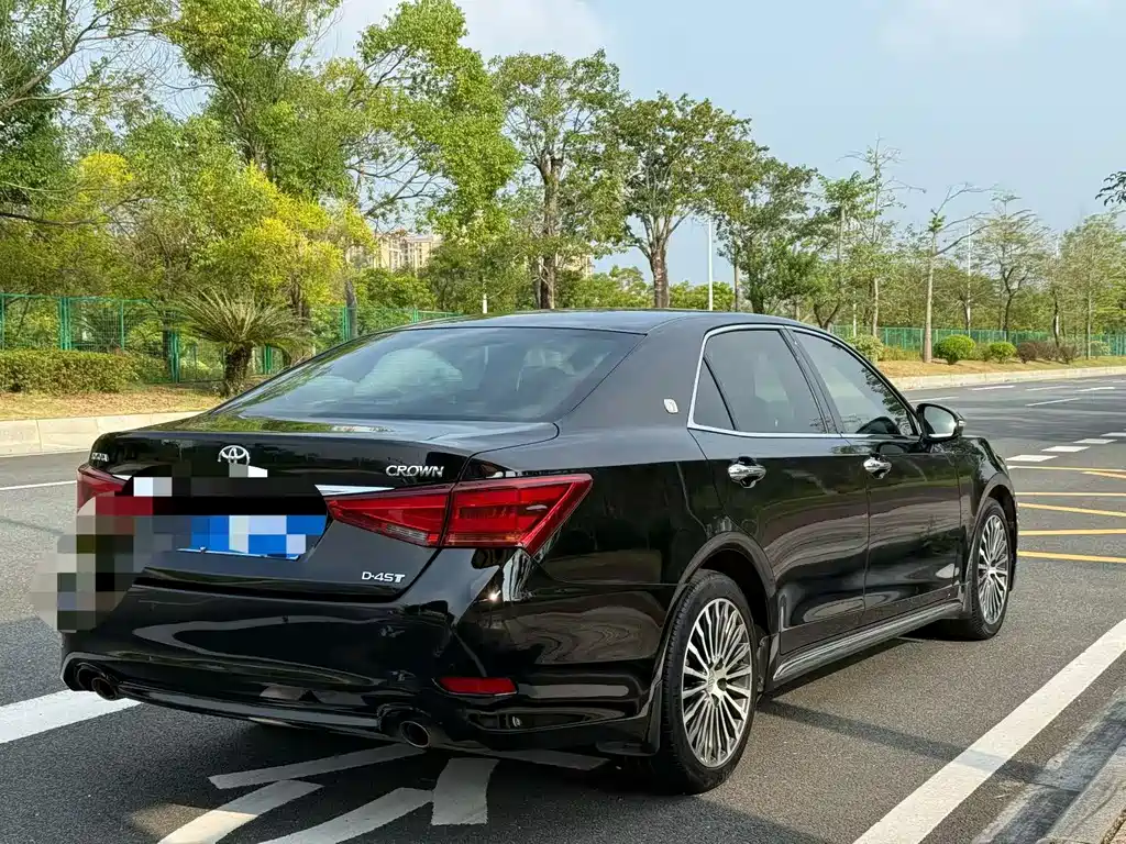 Toyota Crown — миниатюра 2