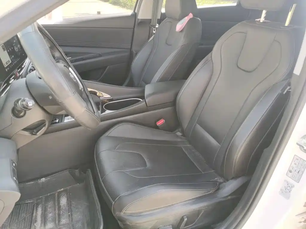 Hyundai Elantra — миниатюра 11