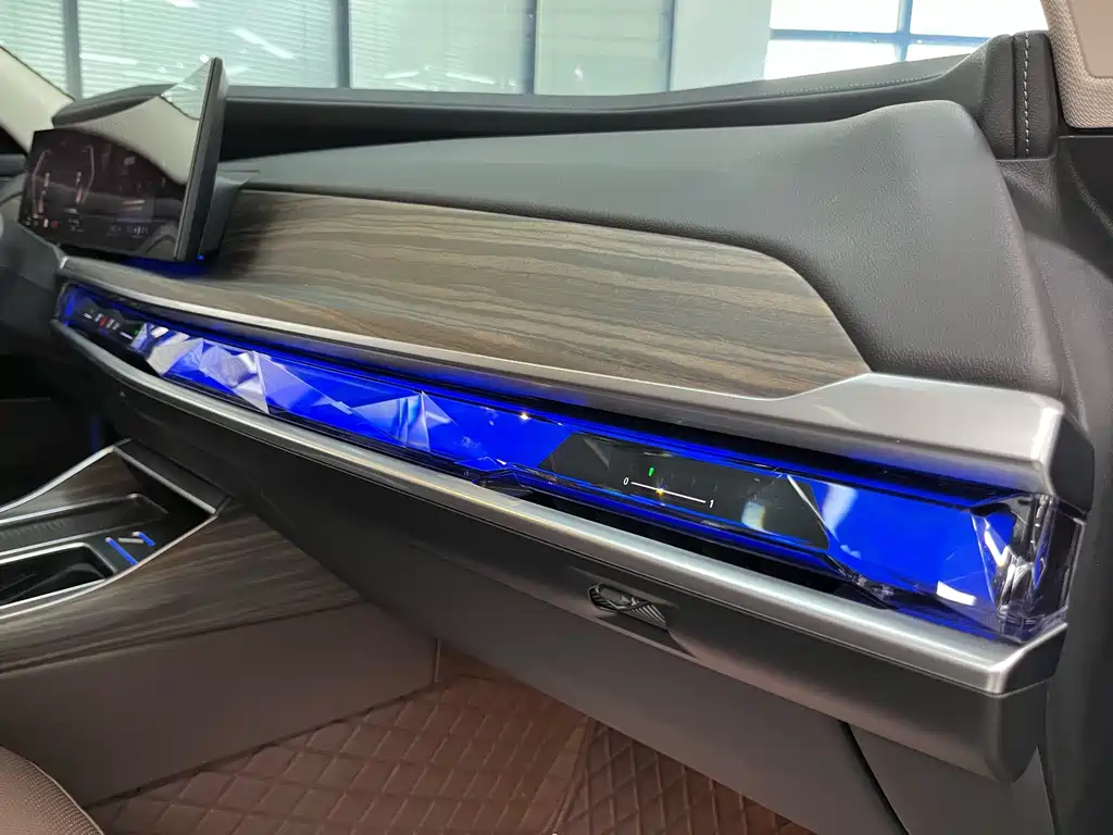 BMW 7 Series — миниатюра 24