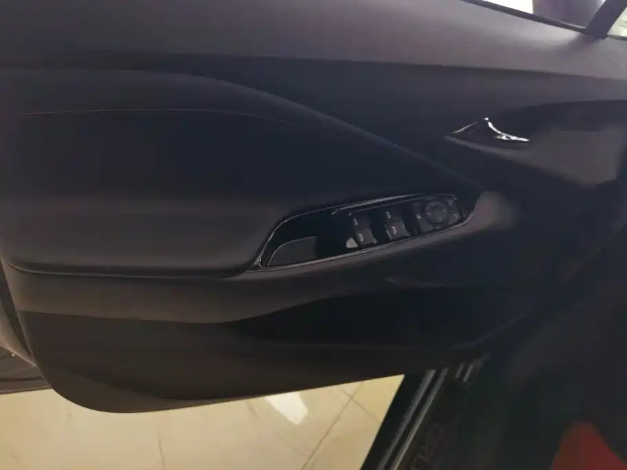 Chevrolet Volando — миниатюра 7