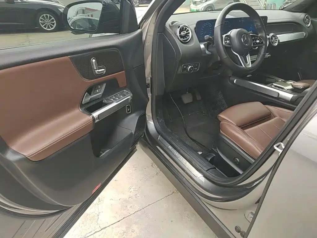 Mercedes-Benz GLB — миниатюра 16