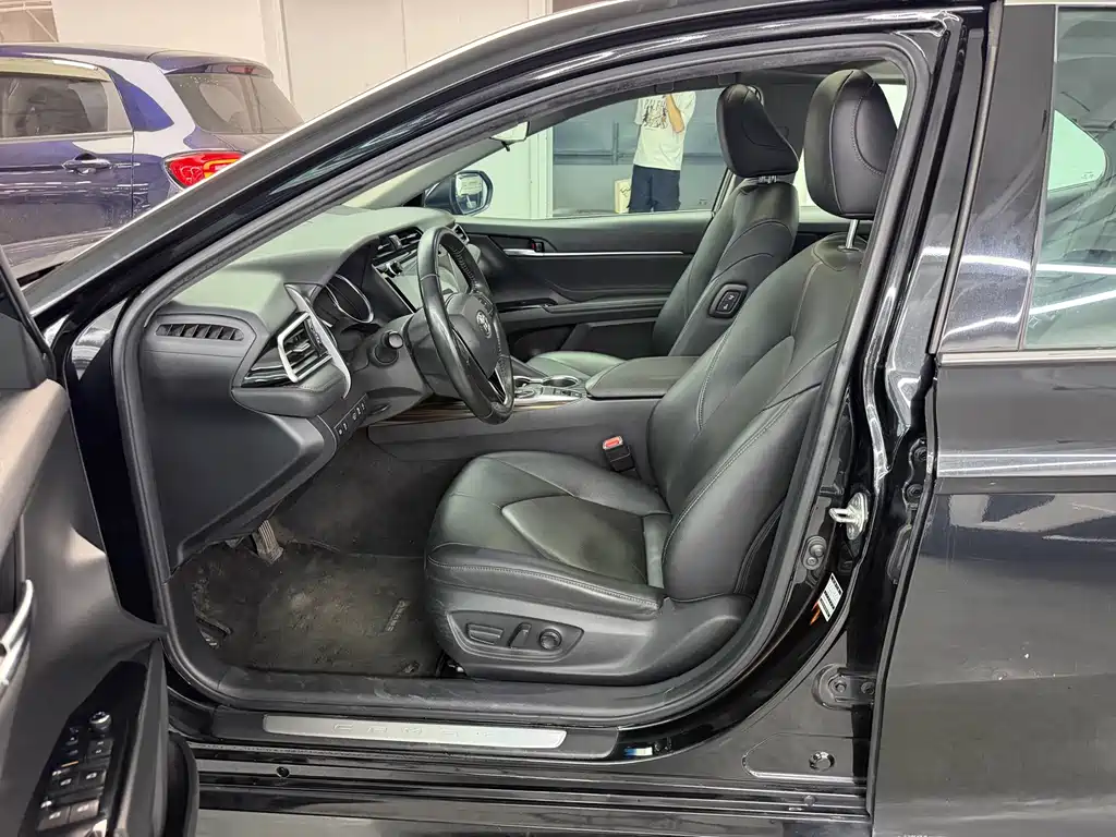 Toyota Camry — миниатюра 8