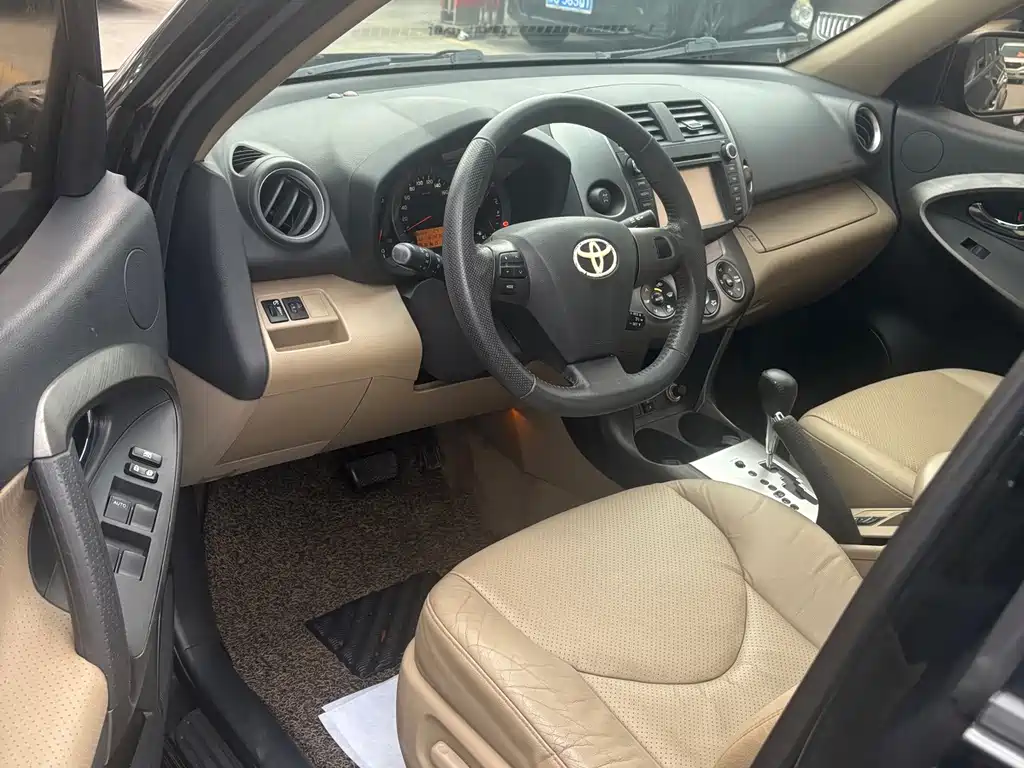 Toyota RAV4 — миниатюра 3