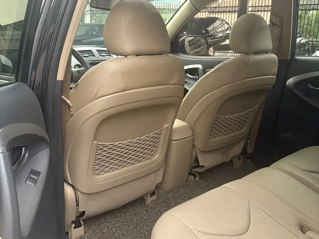 Toyota RAV4 — миниатюра 4
