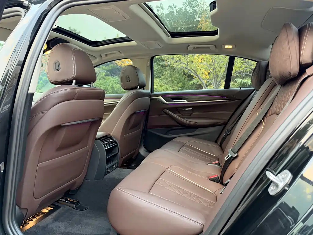 BMW 5 Series — миниатюра 12