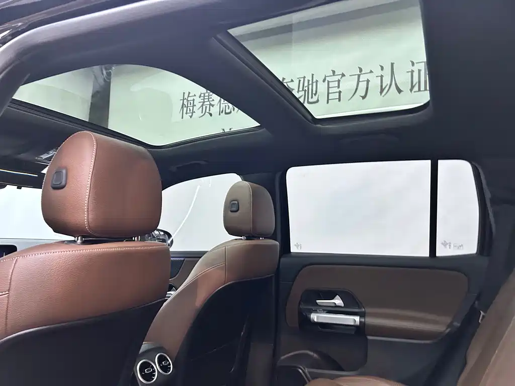 Mercedes-Benz GLB — миниатюра 16
