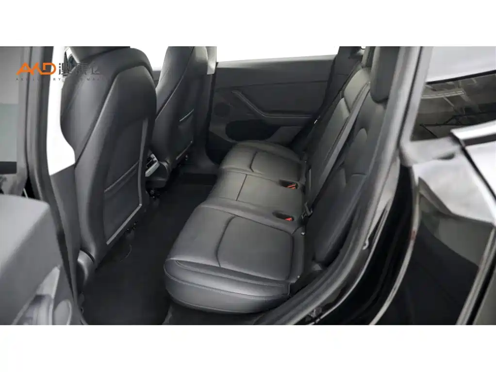 Tesla Model Y — миниатюра 7