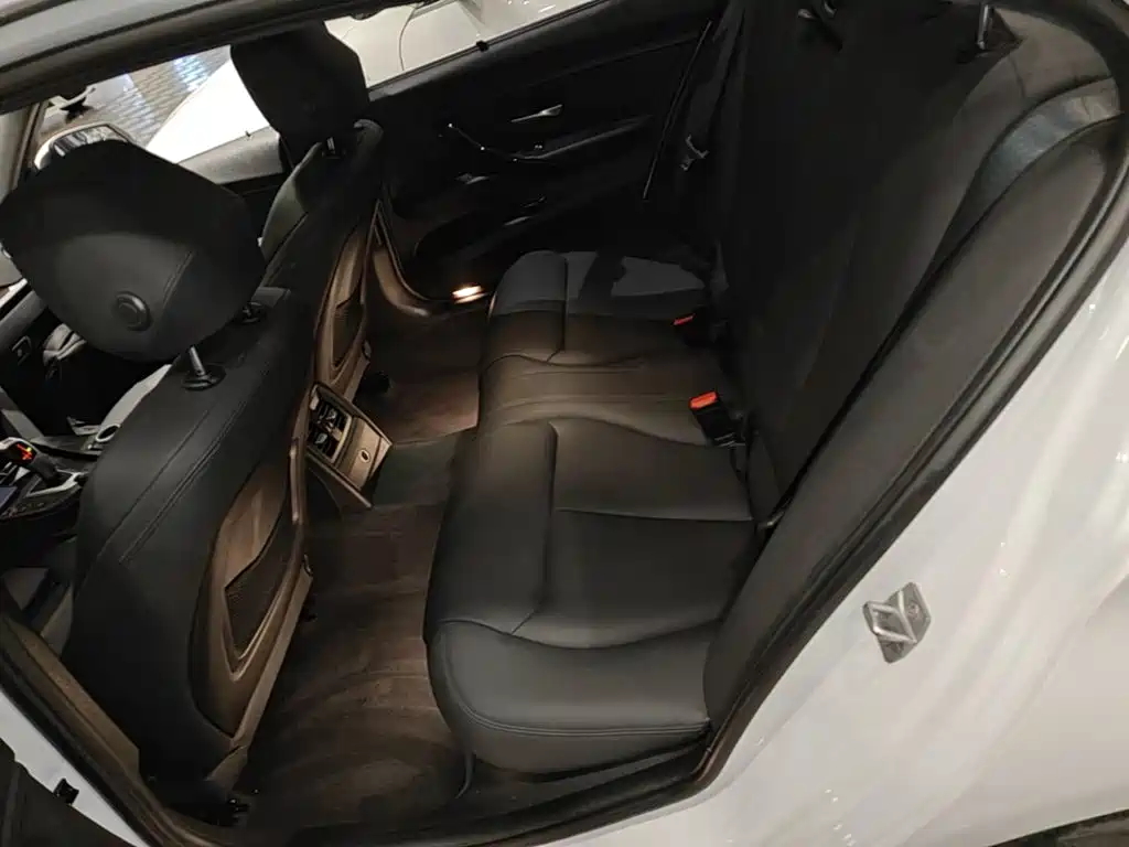BMW 3 Series — миниатюра 17