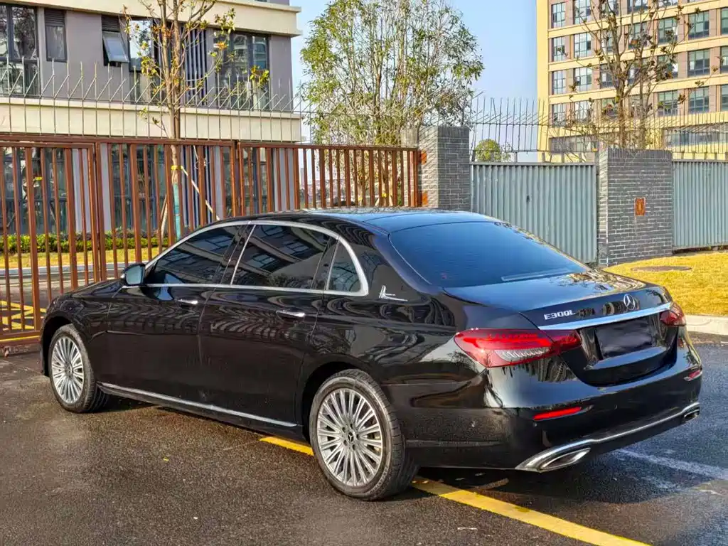 MERCEDES-BENZ E CLASS