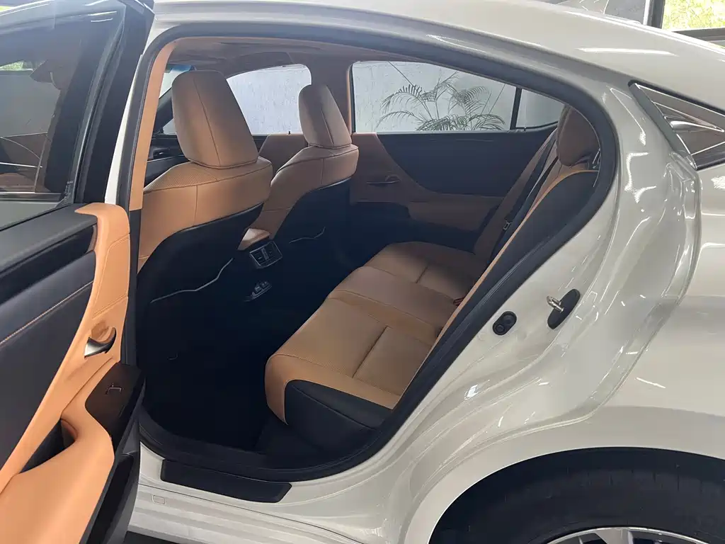 Lexus ES — миниатюра 10