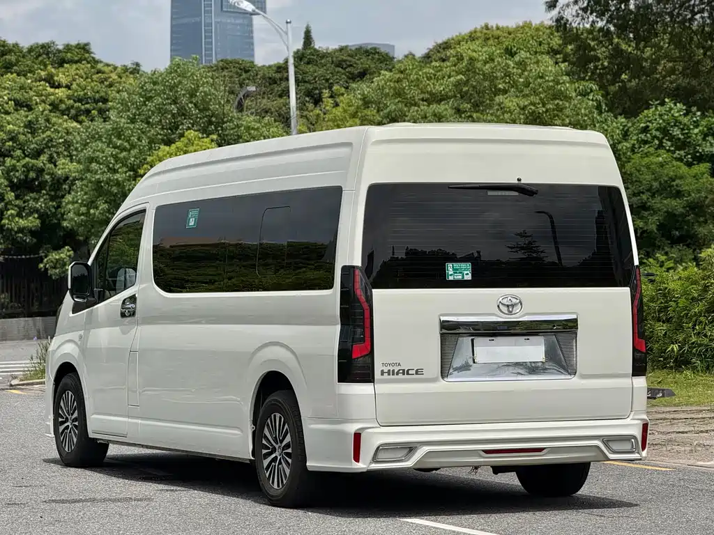 Toyota Hiace — миниатюра 16
