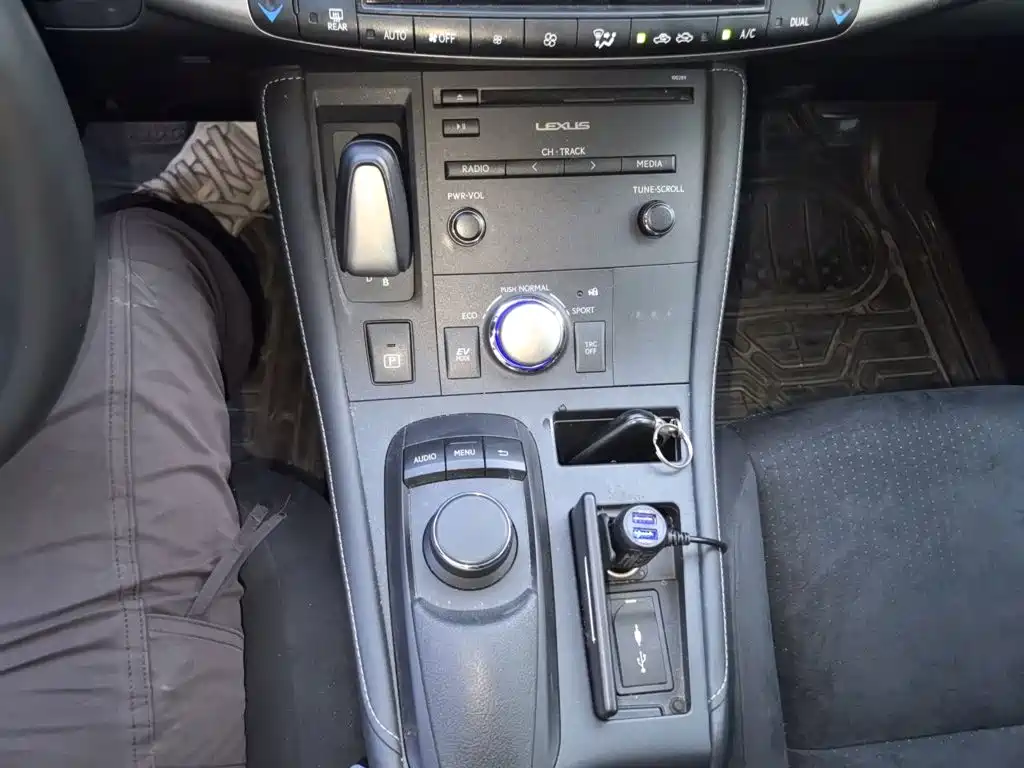 Lexus CT — миниатюра 15