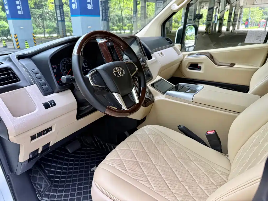 Toyota Hiace — миниатюра 4