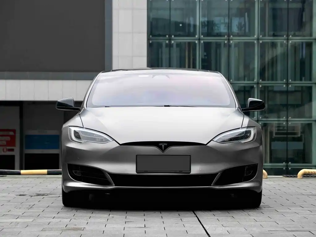 Tesla Model S — миниатюра 2