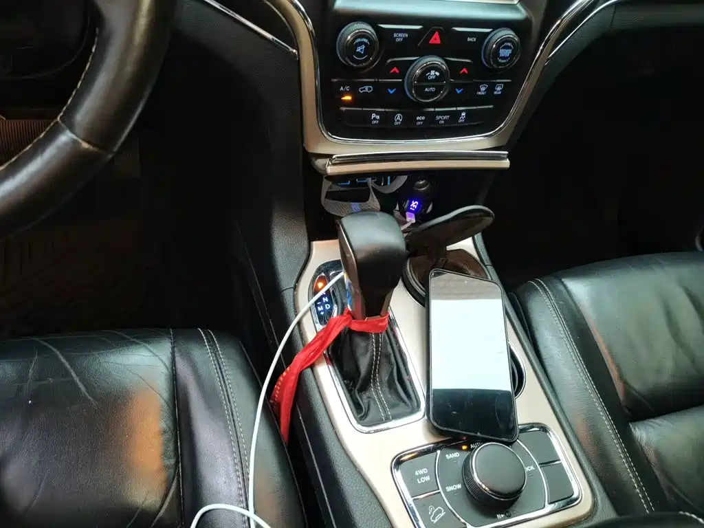 Jeep Grand Cherokee (Import) — миниатюра 15