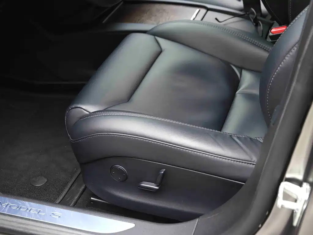 Tesla Model S — миниатюра 13