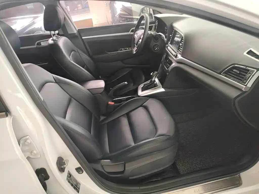 Hyundai Elantra — миниатюра 25