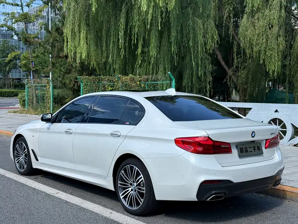 BMW 5 Series — миниатюра 6