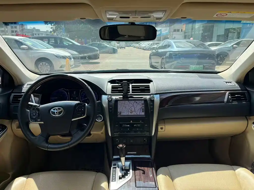 Toyota Camry — миниатюра 8