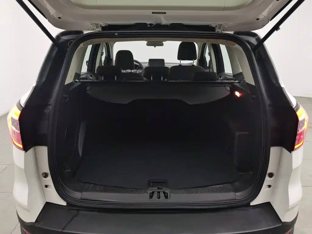Ford Kuga — миниатюра 16