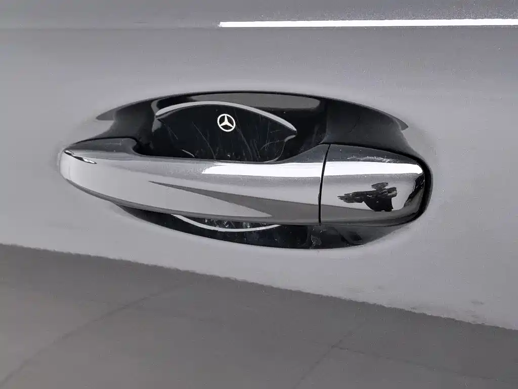Mercedes-Benz GLB — миниатюра 18