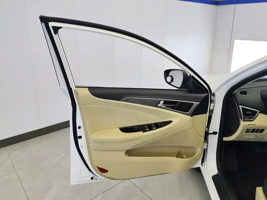Changan Eado — миниатюра 7