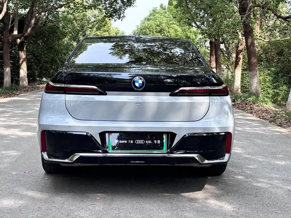 BMW i7 — миниатюра 8