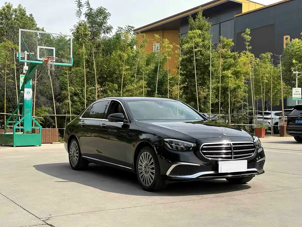 Mercedes-Benz E-Class — миниатюра 3