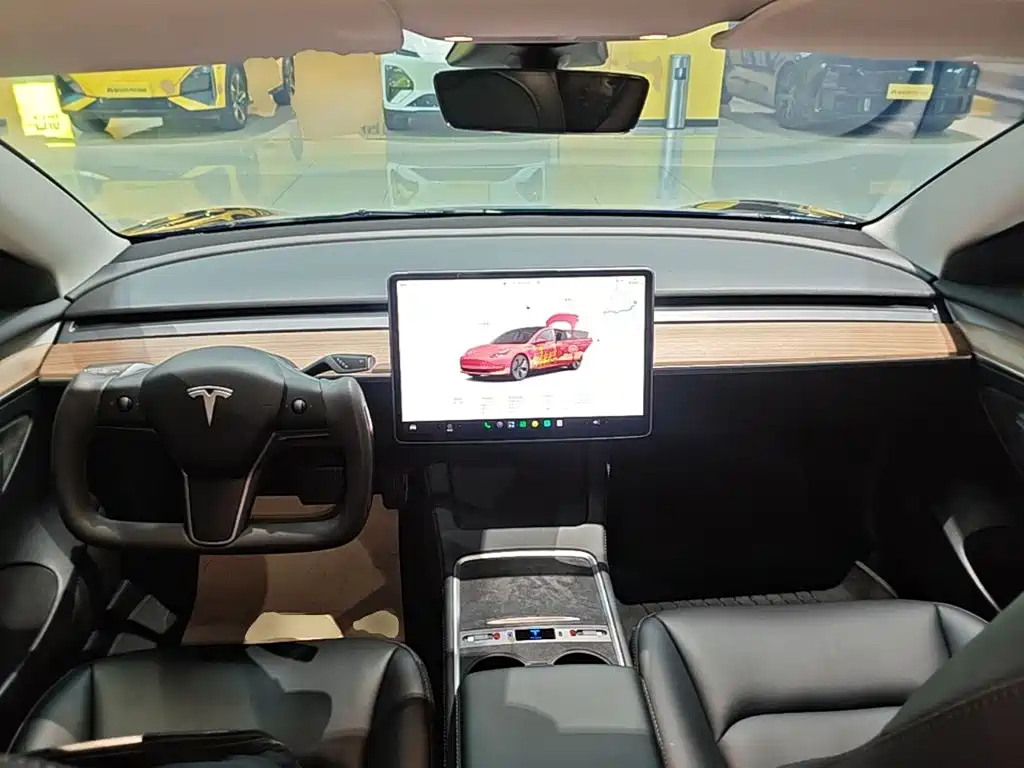Tesla Model 3 — миниатюра 10