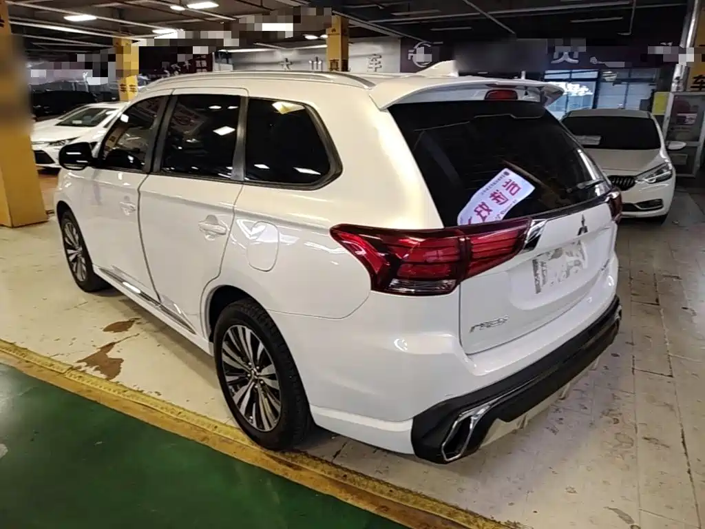 Mitsubishi Outlander — миниатюра 5