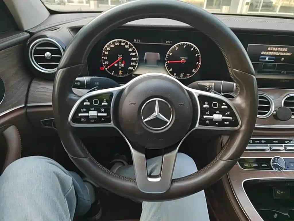 Mercedes-Benz E-Class — миниатюра 15