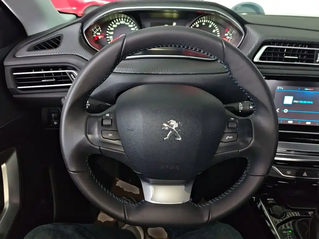 Peugeot 308 — миниатюра 11