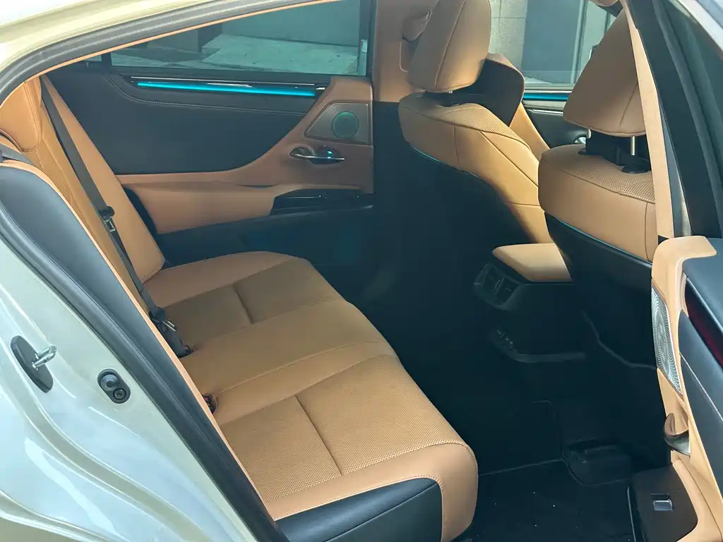 Lexus ES — миниатюра 6