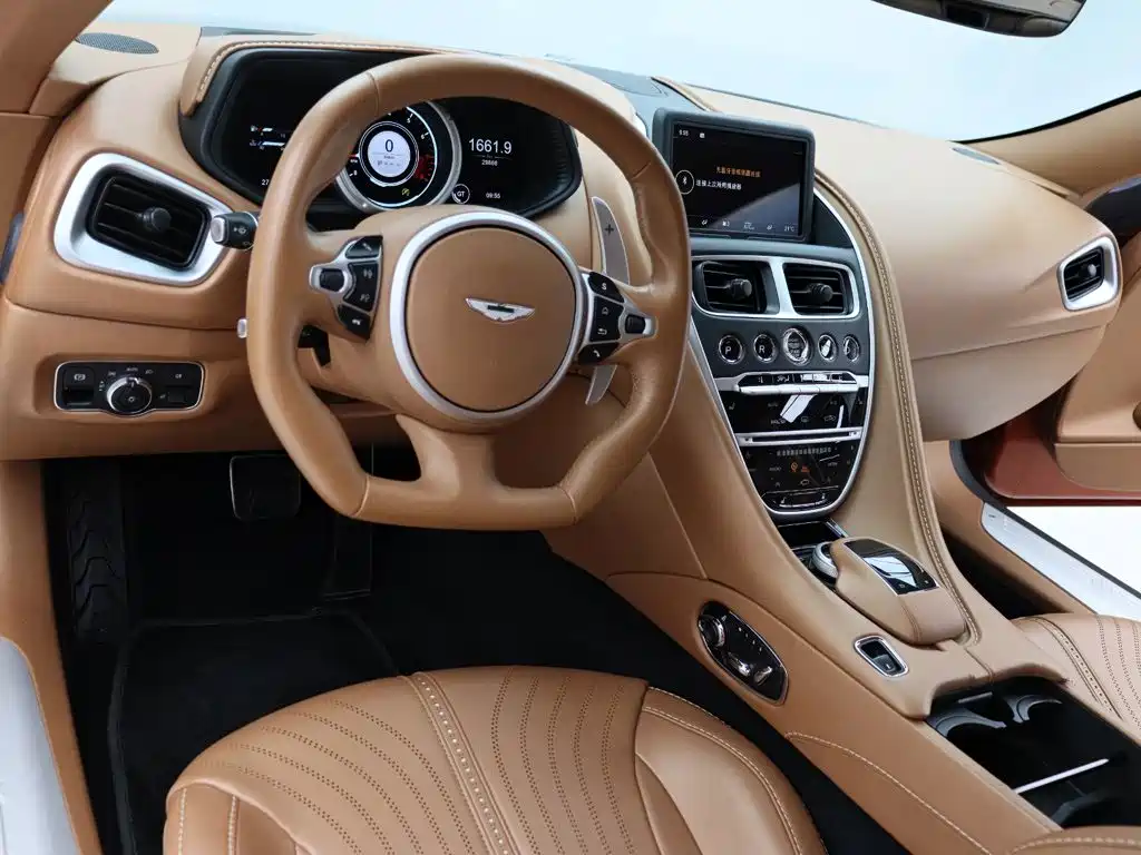 Aston Martin DB11 — миниатюра 7