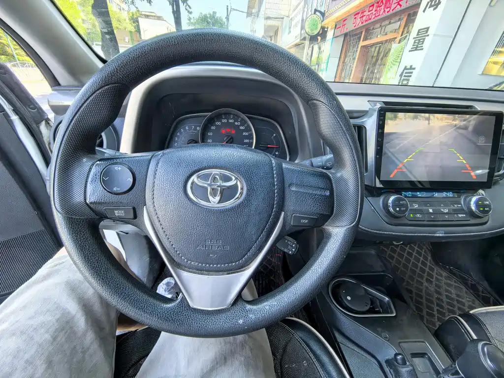Toyota RAV4 — миниатюра 12