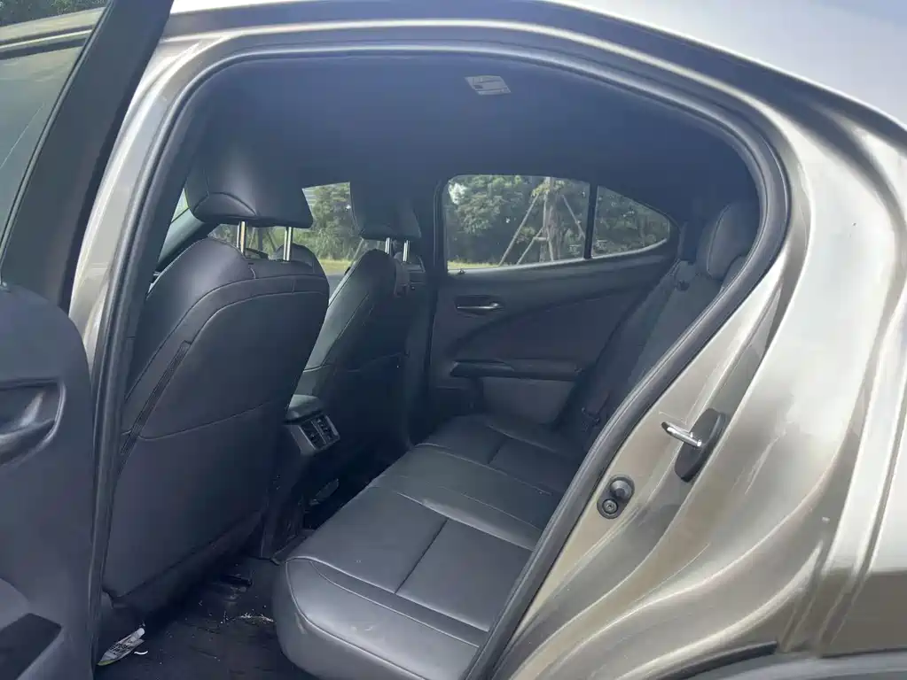 Lexus UX — миниатюра 5