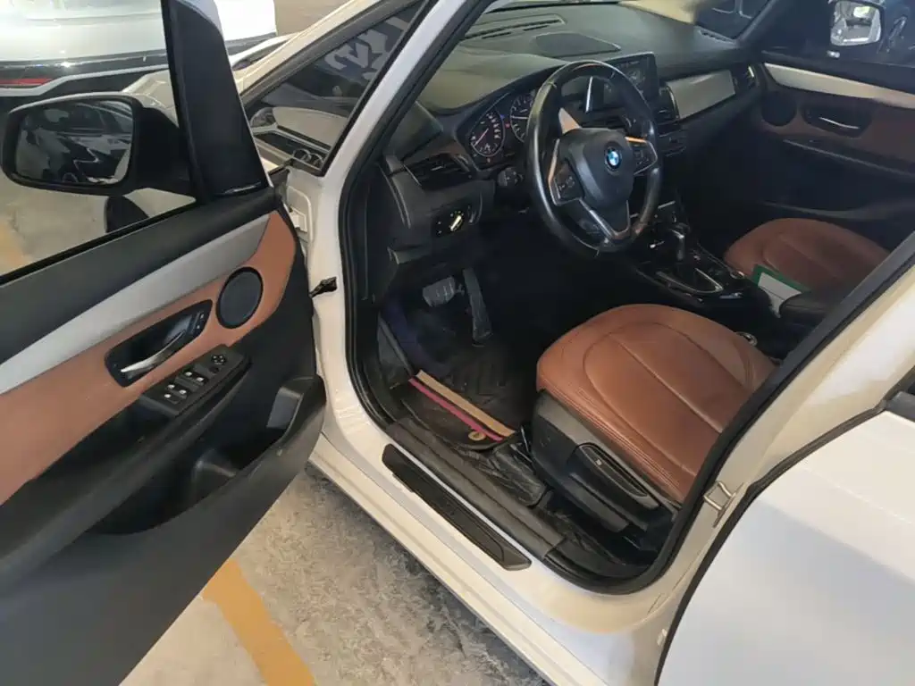 BMW 2 Series Active Tourer — миниатюра 16