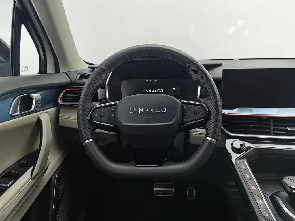 Lynk & Co 06 — миниатюра 11