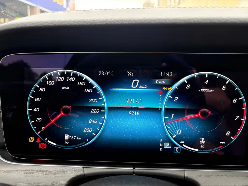 Mercedes-Benz E-Class — миниатюра 15