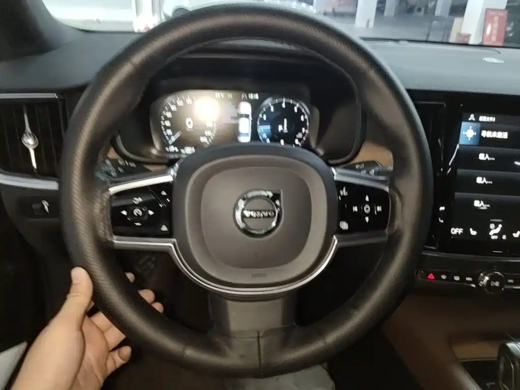 Volvo S90 — миниатюра 11
