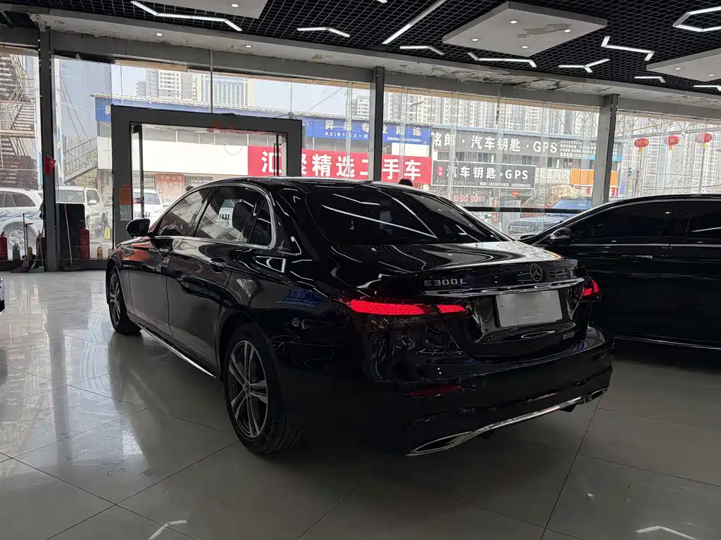 Mercedes-Benz E-Class — миниатюра 17